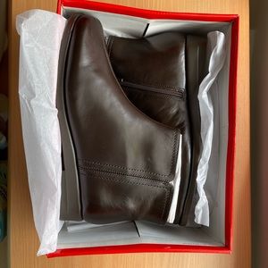 NEW- Aerosoles Women’s Brown Leather Ankle Boots Comfort Fit